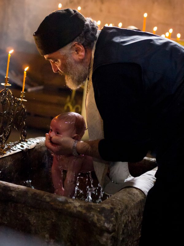 scufundarea in cristelnita la botezul ortodox